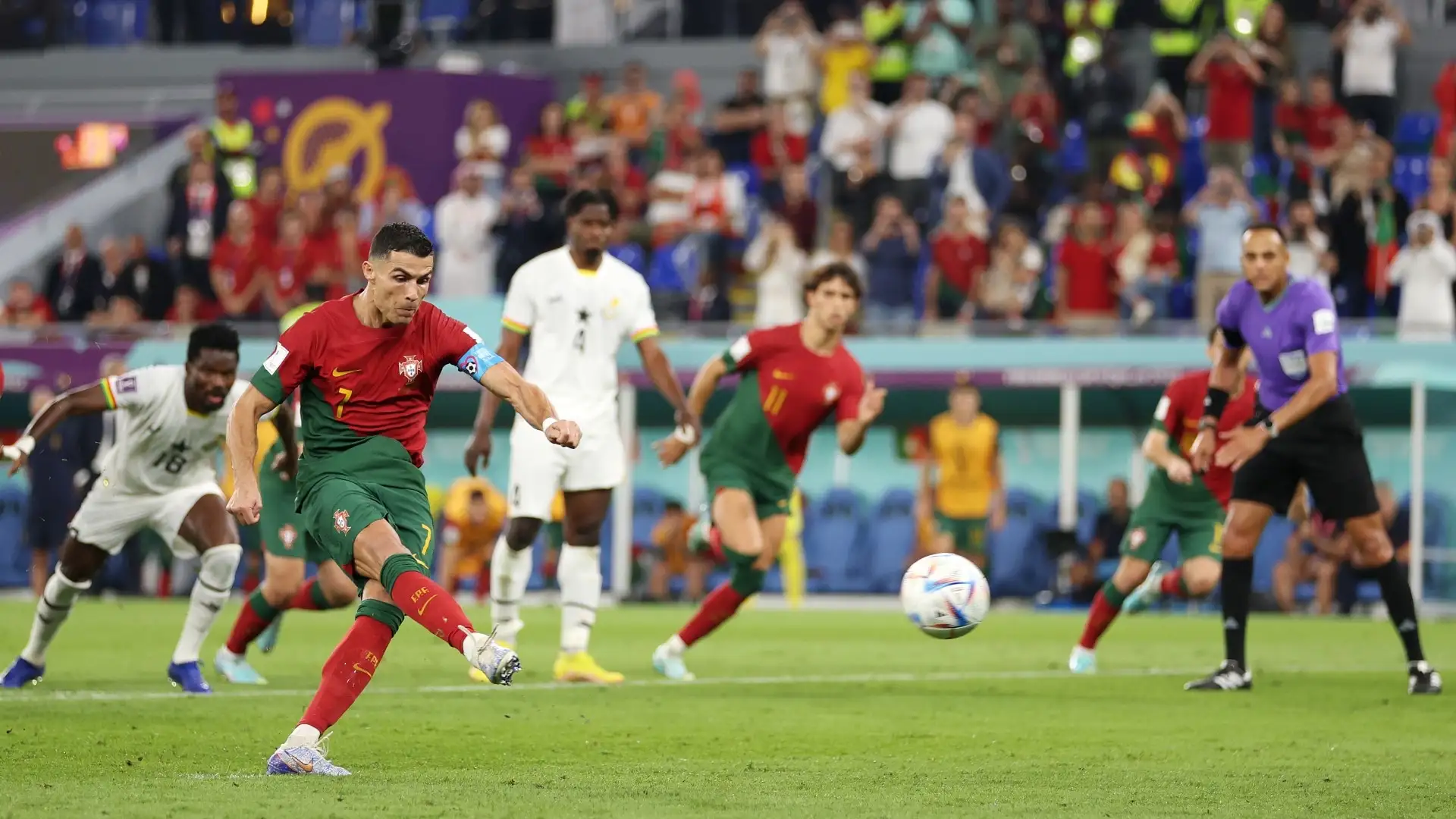 世界杯淘汰赛比赛现场